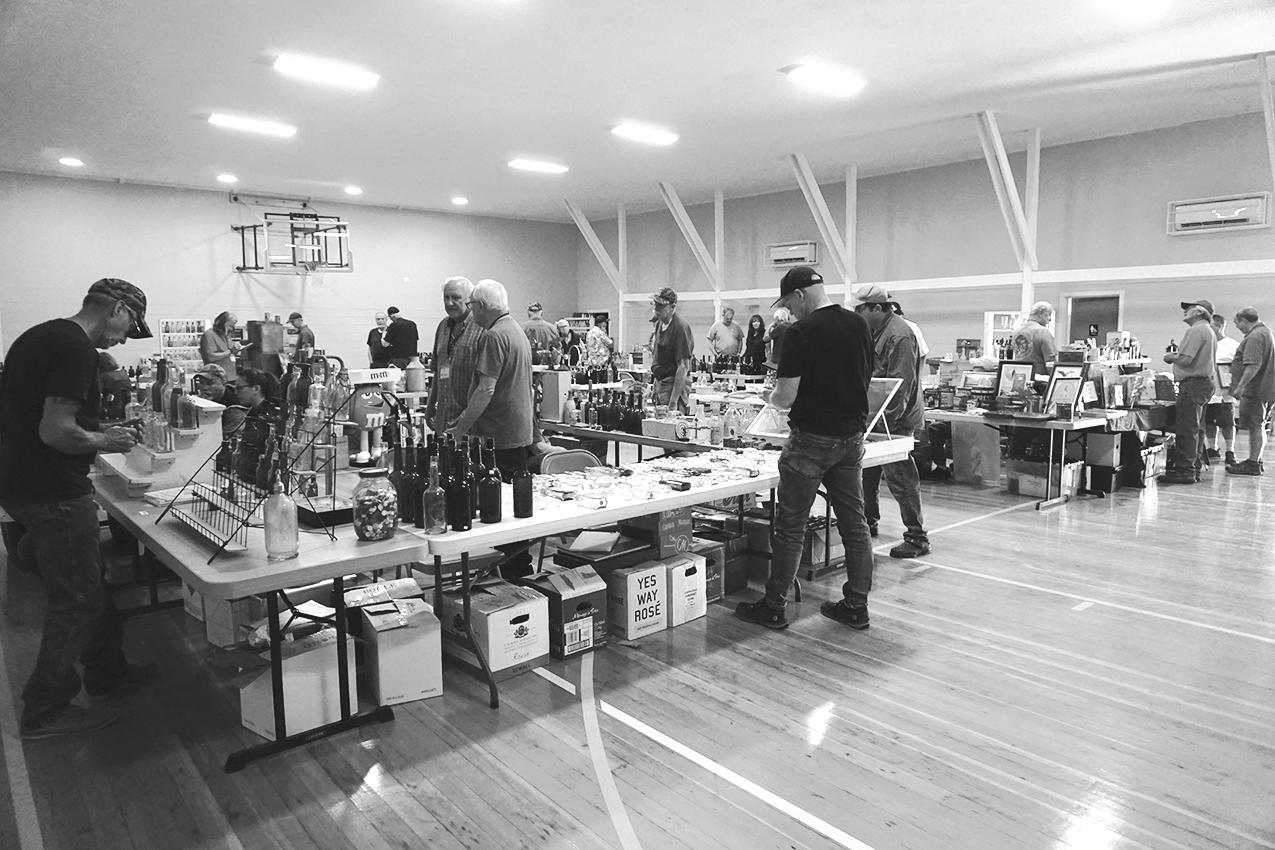 Colusa County Pioneer Review Bottle Collectors Show a Lot of Glass